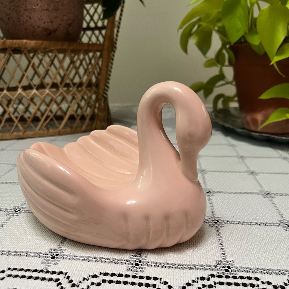 Blush Swan Figurine Bowl – Cottagecore